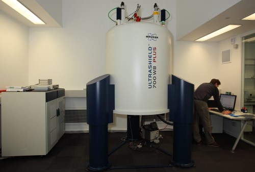 Bruker AVANCE III HD 700 WB