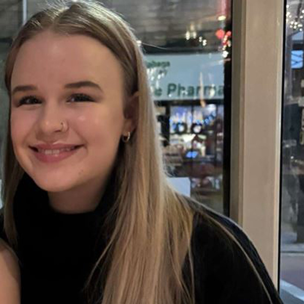 Image of student Ellie smiling at the camera