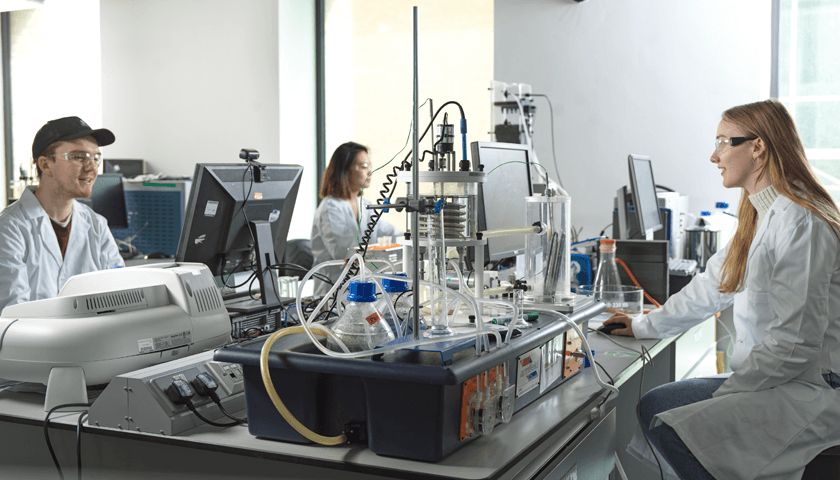 Students working in the Chemical Engineering Lab