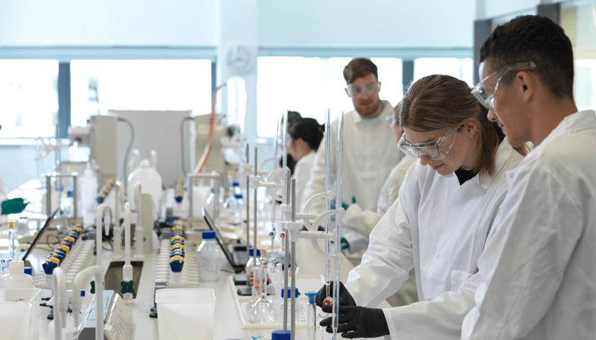 Students working in the Synthetic chemistry lab