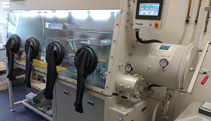 4 port negative pressure glovebox