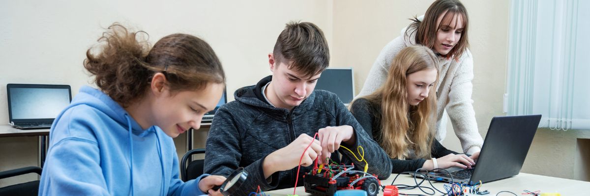 Children working in a computing lab