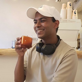 Fatin wearing a white baseball cap