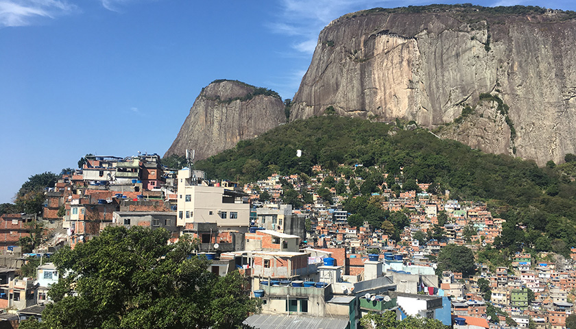 The view of the Rocinha favela in its magnificent surroundings.