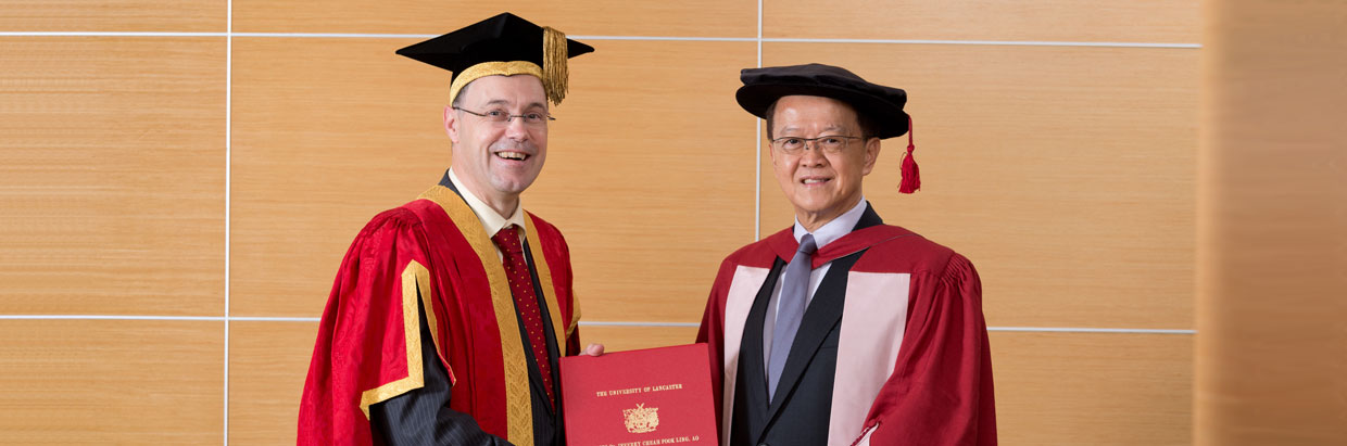The Vice-Chancellor Professor Mark E. Smith conferred an Honorary Degree on Y. Bhg. Tan Sri Dato&rsquo; Seri Dr. Jeffrey Cheah,  Chancellor of Sunway University. 