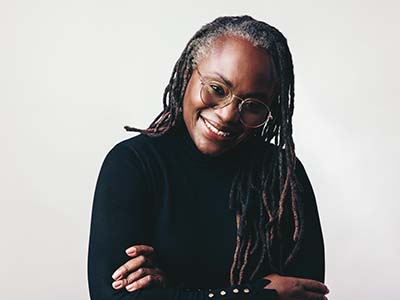 Picture representing a Black women professor 