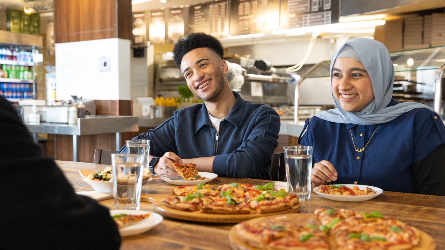 Students share pizza in Pizzetta Republic